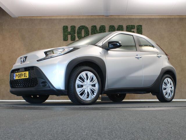 Toyota AYGO X 1.0 VVT-i MT Play - ORIGINEEL NEDERLANDSE AUTO - TREKHAAK ( UITSLUITEND VOOR FIETSEN TE VERVOEREN ) APPLE CARPLAY/ ANDROID AUTO - AIRCO - ADAPTIEVE CRUISE CONTROL - GOODYEAR 4 SEIZOENEN BANDEN - CAMERA - LICHTSENSOR