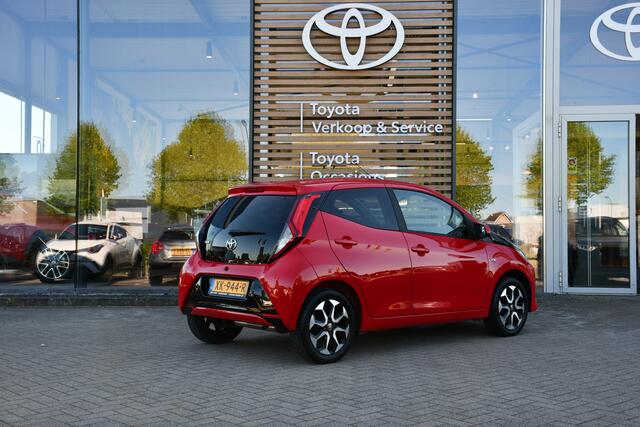 Toyota AYGO 1.0 VVT-i x-joy 5-deurs 72pk | Signaalkleur rood | Lichtmetalen velgen 15 | Achteruitrijcamera