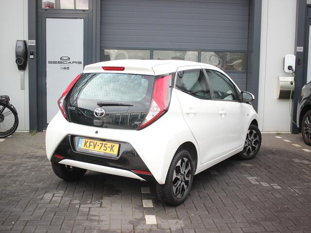 Toyota AYGO 1.0 VVT-i x-play CARPLAY, CAMERA, AUTOMAAT, BTW AUTO