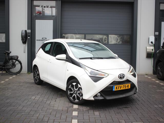 Toyota AYGO 1.0 VVT-i x-play CARPLAY, CAMERA, AUTOMAAT, BTW AUTO