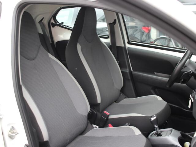 Toyota AYGO 1.0 VVT-i x-play CARPLAY, CAMERA, AUTOMAAT, BTW AUTO