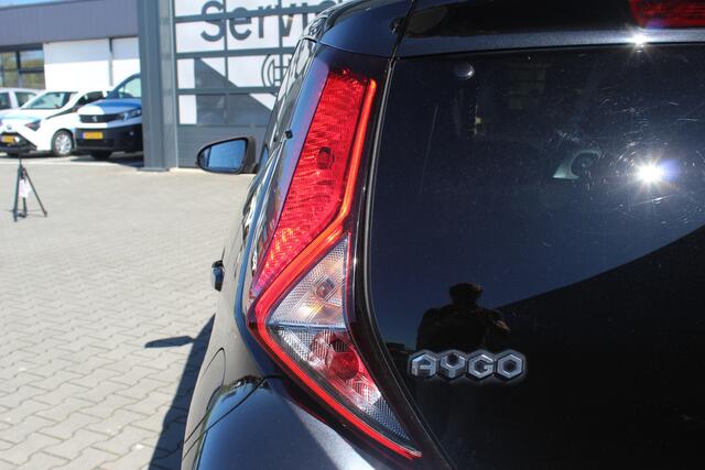 Toyota AYGO 1.0 VVT-i x-first | Incl. 12 maanden garantie | Achteruitrijcamera | Elektrische ramen | Lichtmetalen velgen | Bluetooth | Airco