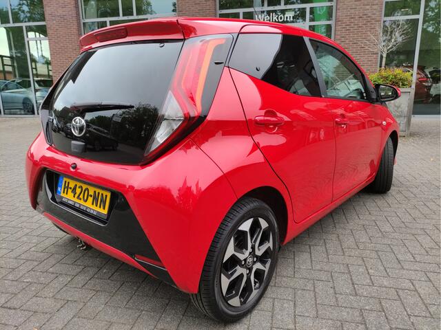 Toyota AYGO 1.0 VVT-i x-joy 15Inch LMV - Afn.trekhaak - Climatronic -DAB - Achteruitrijcamera - Apple Carplay