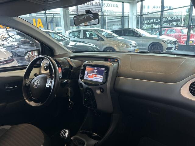 Toyota AYGO 1.0 VVT-i x-play limited Sport | Apple carplay | Achteruitrijcamera | Airco | Sportuitlaat | Begrenzer
