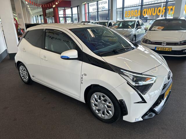 Toyota AYGO 1.0 VVT-i x-play limited Sport | Apple carplay | Achteruitrijcamera | Airco | Sportuitlaat | Begrenzer