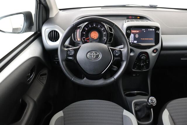 Toyota AYGO 1.0VVT-i/72PK X-PLAY -CAMERA|CRUISE|AIRCO|CARPLAY|LED|ORIGINEEL.NL|ALL-SEASON|15"