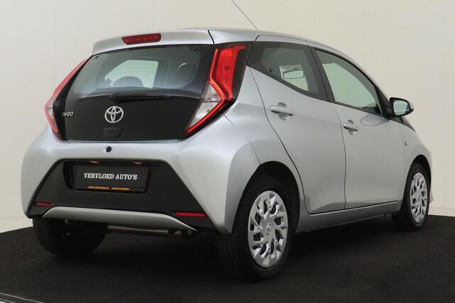 Toyota AYGO 1.0VVT-i/72PK X-PLAY -CAMERA|CRUISE|AIRCO|CARPLAY|LED|ORIGINEEL.NL|ALL-SEASON|15"
