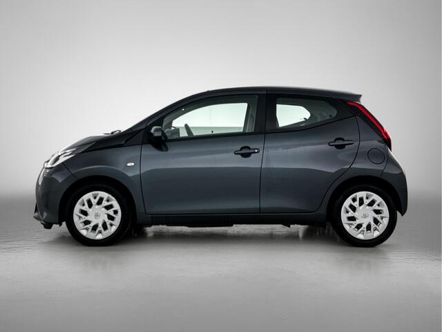 Toyota AYGO 1.0 VVT-i x-play | Dealer onderhouden | Apple CarPlay/Android Auto | achteruitrijcamera | Airco | Onderweg-naar-dealer