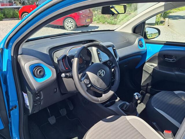 Toyota AYGO 1.0 VVT-i x-play AIRCO | CAMERA ACHTER | rijklaarprijs!!
