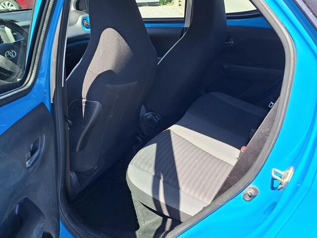 Toyota AYGO 1.0 VVT-i x-play AIRCO | CAMERA ACHTER | rijklaarprijs!!