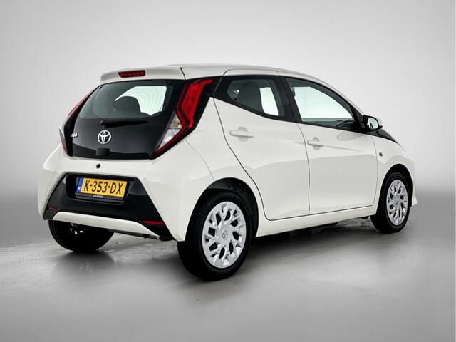 Toyota AYGO 1.0 VVT-i x-play | BTW voertuig | 1e Eigenaar | NIEUW GELEVERD & ONDERHOUDEN | Apple CarPlay/Android auto | Achteruitrijcamera | Airco | Onderweg-naar-dealer