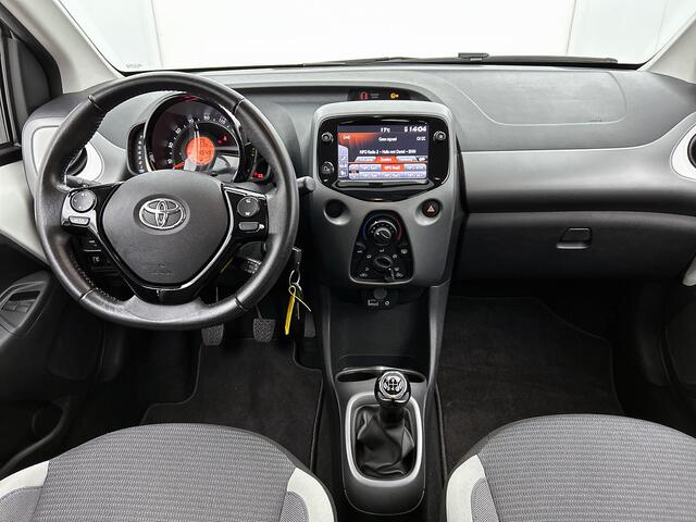 Toyota AYGO 1.0 VVT-i x-play | BTW voertuig | 1e Eigenaar | NIEUW GELEVERD & ONDERHOUDEN | Apple CarPlay/Android auto | Achteruitrijcamera | Airco | Onderweg-naar-dealer