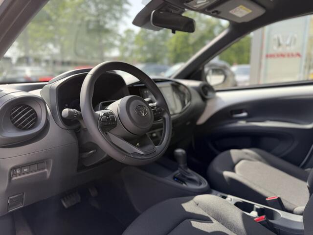 Toyota AYGO X Hybrid 115 Play + Style Pack Lichtmetalen velgen, Voorstoelen verwarmd, Cruise control, Climate control, Achteruitrijcamera