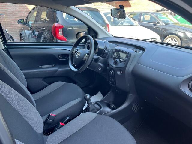 Toyota AYGO 1.0 VVT-I X-FUN 5-DEURS / AIRCO / RADIO / ELEK. RAMEN / LED / BLUETOOTH / METALLIC LAK