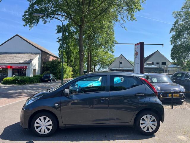 Toyota AYGO 1.0 VVT-I X-FUN 5-DEURS / AIRCO / RADIO / ELEK. RAMEN / LED / BLUETOOTH / METALLIC LAK
