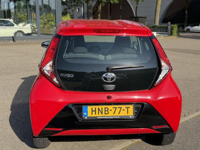 Toyota AYGO 1.0 VVT-i x-play AUTOMAAT | APPLE CARPLAY / ANDROID AUTO | CAMERA | AIRCO | ONDERHOUD UITGEVOERD | DIRECT LEVERBAAR |