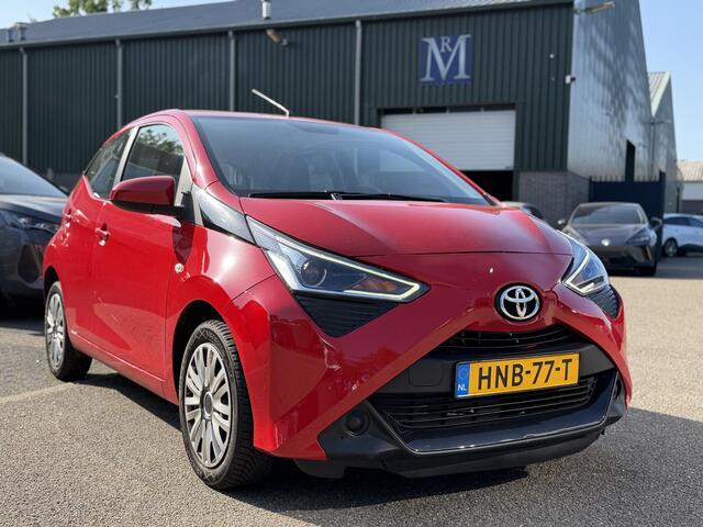 Toyota AYGO 1.0 VVT-i x-play AUTOMAAT | APPLE CARPLAY / ANDROID AUTO | CAMERA | AIRCO | ONDERHOUD UITGEVOERD | DIRECT LEVERBAAR |