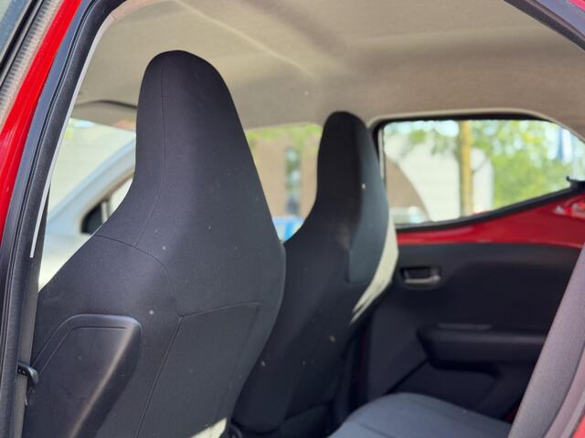 Toyota AYGO 1.0 VVT-i x-play AUTOMAAT | APPLE CARPLAY / ANDROID AUTO | CAMERA | AIRCO | ONDERHOUD UITGEVOERD | DIRECT LEVERBAAR |