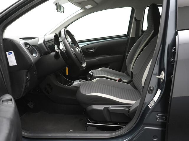 Toyota AYGO 1.0 VVT-i x-play Automaat | Apple Carplay/Android Auto | Achteruitrijcamera | LM velgen |
