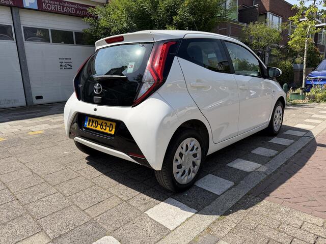 Toyota AYGO 1.0 VVT-i x-play AIRCO CAMERA LED