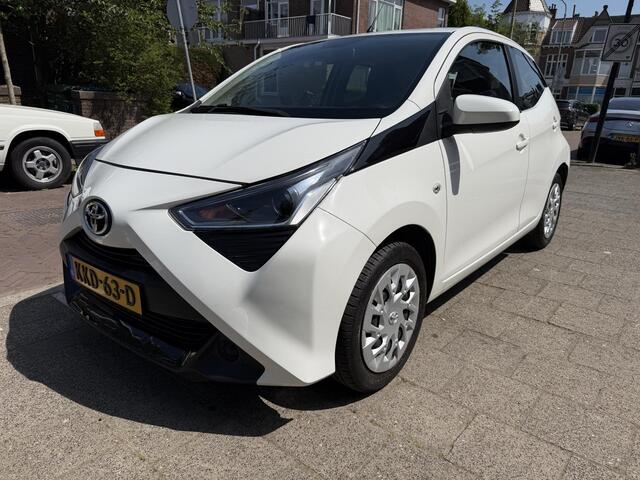 Toyota AYGO 1.0 VVT-i x-play AIRCO CAMERA LED
