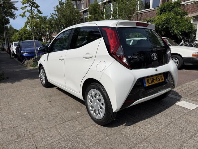 Toyota AYGO 1.0 VVT-i x-play AIRCO CAMERA LED