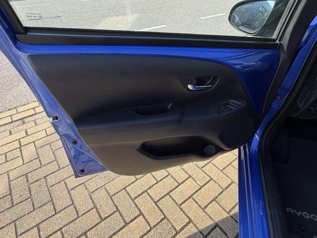 Toyota AYGO 1.0 VVT-i x-clusiv