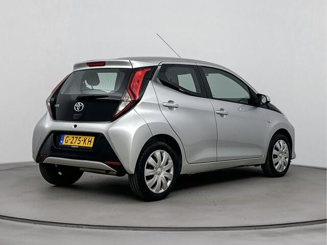 Toyota AYGO 1.0 VVT-i x-play | Navigatie | Apple Carplay - Android Auto | Parkeercamera | Onderweg-naar-dealer