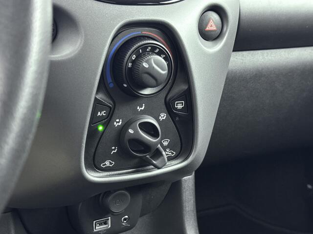 Toyota AYGO 1.0 VVT-i x-play | Navigatie | Apple Carplay - Android Auto | Parkeercamera | Onderweg-naar-dealer