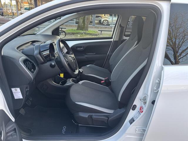 Toyota AYGO 1.0 VVT-i x-joy | 06-10141018 Voor meer informatie