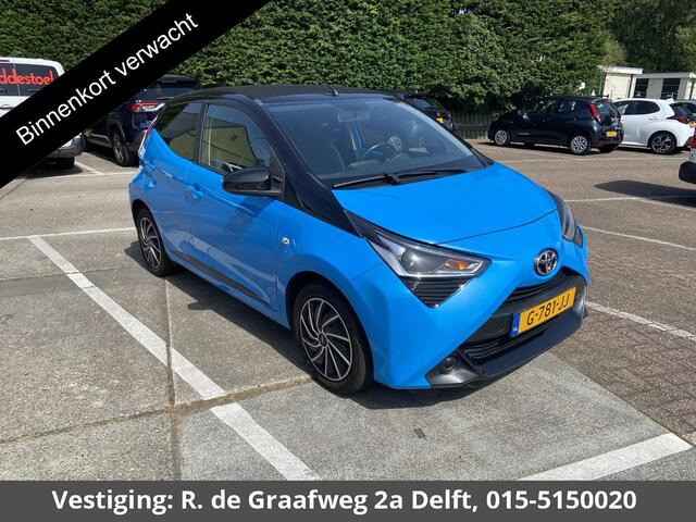 Toyota AYGO 1.0 VVT-i X-Play Cabrio Bi-Tone Automaat | Airco | Camera |