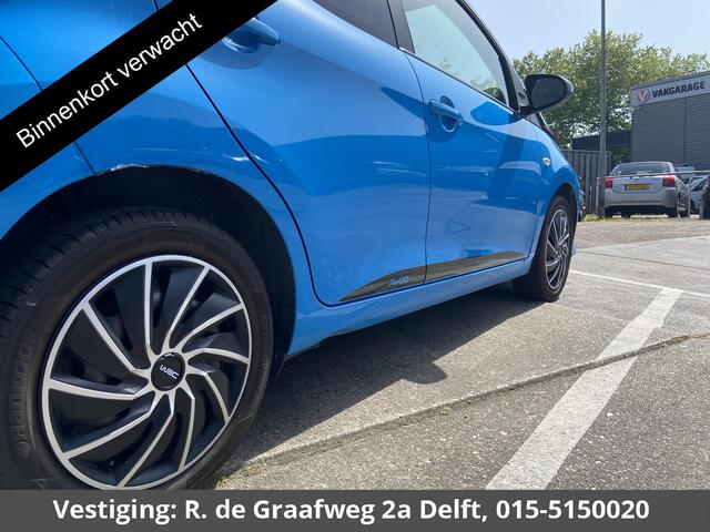 Toyota AYGO 1.0 VVT-i X-Play Cabrio Bi-Tone Automaat | Airco | Camera |