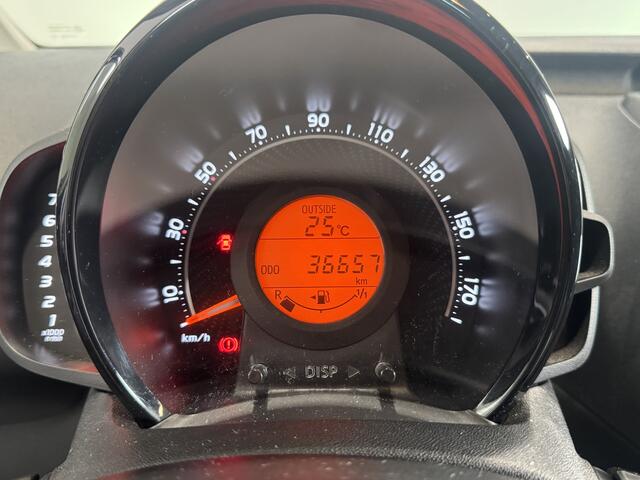 Toyota AYGO 1.0 VVT-i x-play | Apple CarPlay | Lage KM-stand | Achteruitrijcamera |