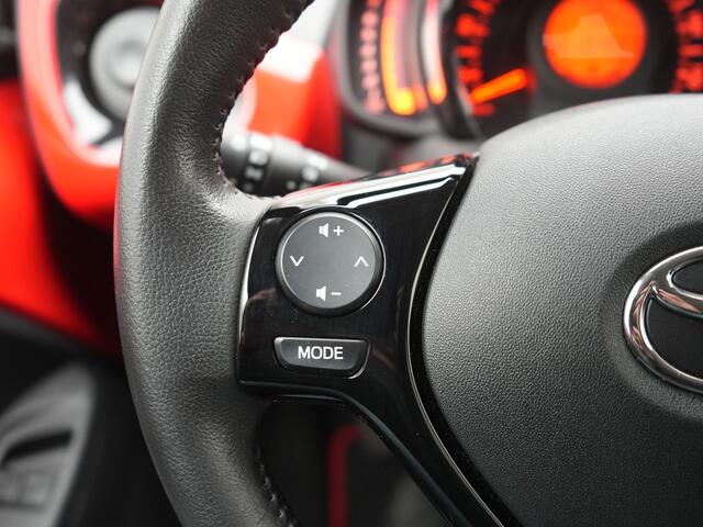 Toyota AYGO 1.0 VVT-i x | Dealer Onderhouden | Achteruitrijcamera | Licht Metaal | Onderweg-naar-dealer
