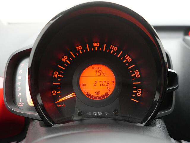 Toyota AYGO 1.0 VVT-i x | Dealer Onderhouden | Achteruitrijcamera | Licht Metaal | Onderweg-naar-dealer