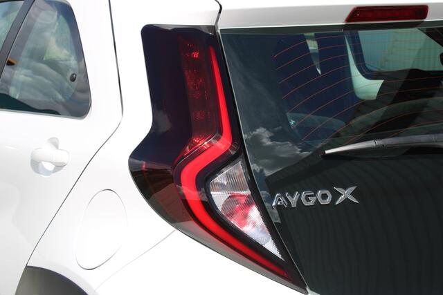 Toyota AYGO X 1.0 VVT-i MT Play | Incl. 12 maanden garantie | Adaptieve cruise control | Apple carplay/Android auto | DAB radio | Airco | Groot scherm | Parkeercamera |