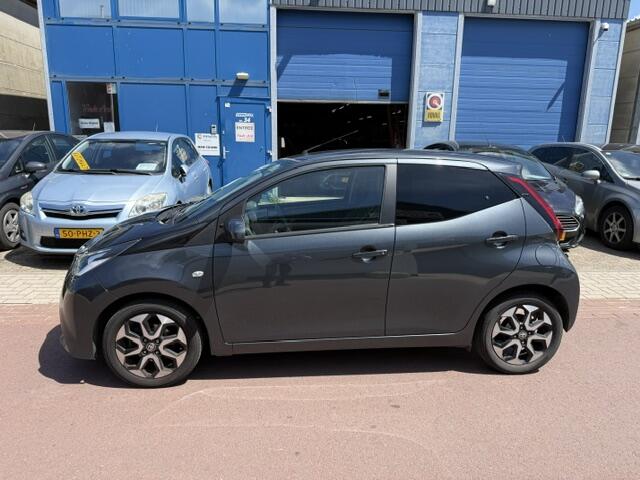 Toyota AYGO 1.0 VVT-i x-joy 2021 - APK okt-2027 Camera + Bluetooth Net onderhoud gehad en met NAP en alle boekjes.