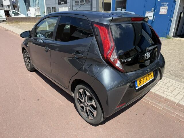 Toyota AYGO 1.0 VVT-i x-joy 2021 - APK okt-2027 Camera + Bluetooth Net onderhoud gehad en met NAP en alle boekjes.