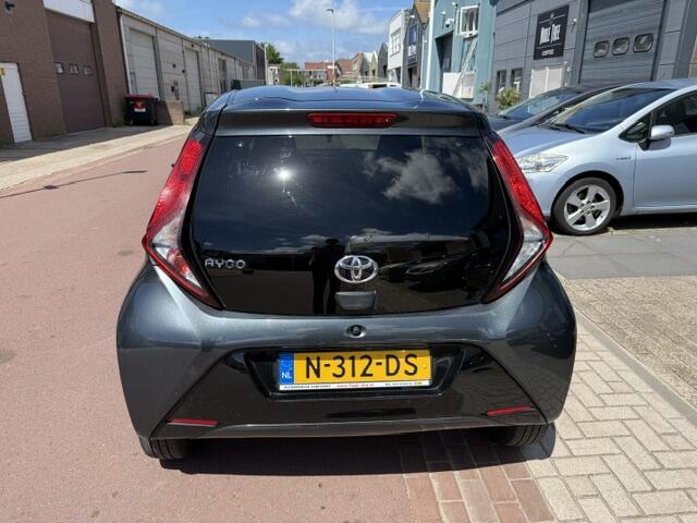 Toyota AYGO 1.0 VVT-i x-joy 2021 - APK okt-2027 Camera + Bluetooth Net onderhoud gehad en met NAP en alle boekjes.