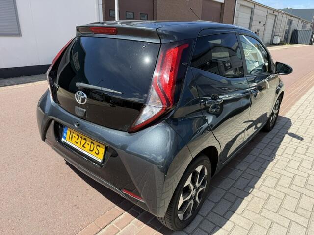 Toyota AYGO 1.0 VVT-i x-joy 2021 - APK okt-2027 Camera + Bluetooth Net onderhoud gehad en met NAP en alle boekjes.
