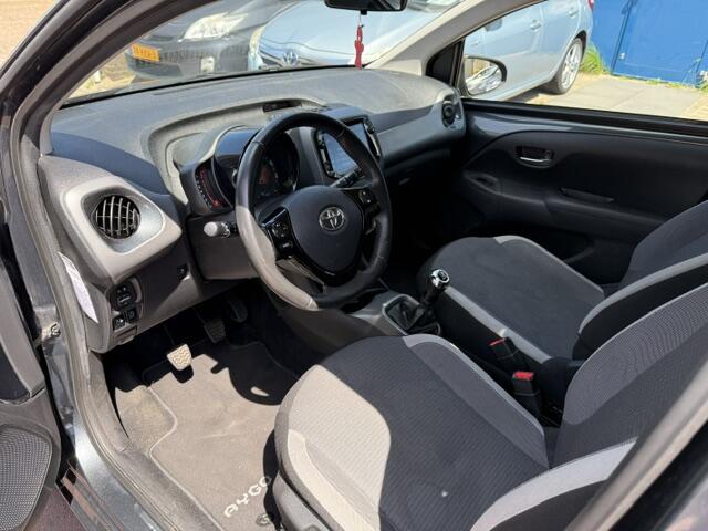 Toyota AYGO 1.0 VVT-i x-joy 2021 - APK okt-2027 Camera + Bluetooth Net onderhoud gehad en met NAP en alle boekjes.