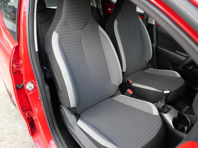 Toyota AYGO 1.0 VVT-i X-PLAY | CAMERA | CARPLAY | NAVIGATIE | ALL-SEASON | APK 03-2027!!