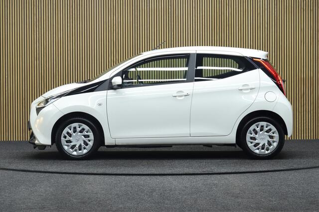 Toyota AYGO 1.0 VVT-i x-play Limited | Apple Carplay & Android Auto | Camera | Maps Navigatie | Airco | All-season Banden