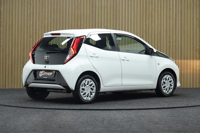 Toyota AYGO 1.0 VVT-i x-play Limited | Apple Carplay & Android Auto | Camera | Maps Navigatie | Airco | All-season Banden