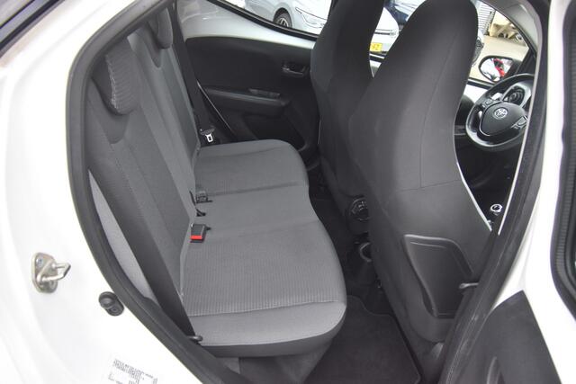 Toyota AYGO 1.0 VVT-i x-play , NAVI VIA APP , AIRCO , A UITRIJ CAM , EL VOOR ,