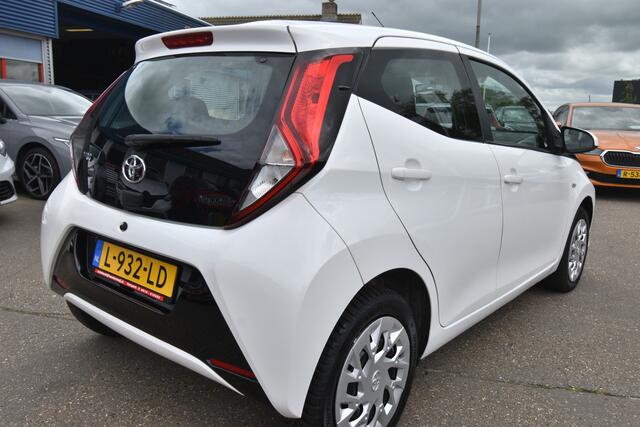 Toyota AYGO 1.0 VVT-i x-play , NAVI VIA APP , AIRCO , A UITRIJ CAM , EL VOOR ,