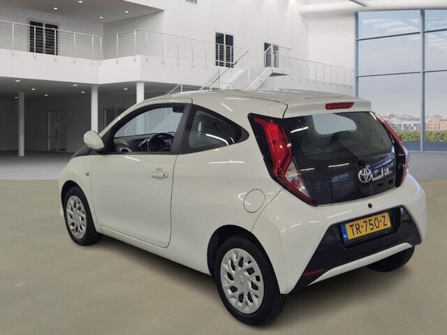 Toyota AYGO 1.0 VVT-i x-play AUT! 1e Eig! Camera! Nwe APK! VERWACHT!