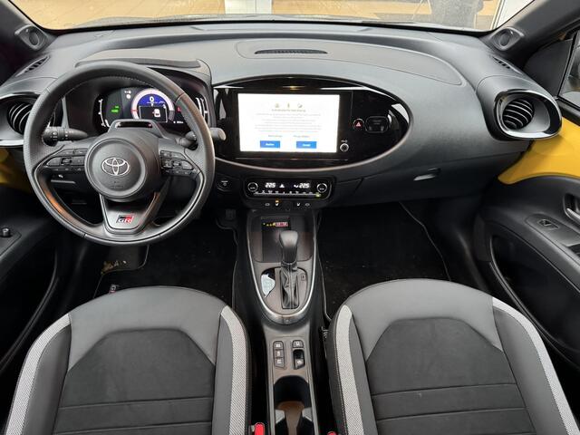 Toyota AYGO X Hybrid 115 GR Sport | Super zuinig | Stoelverwarming | PDC V+A