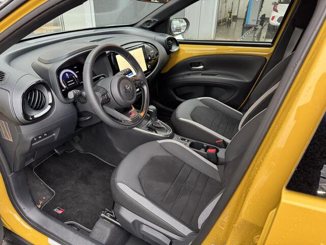 Toyota AYGO X Hybrid 115 GR Sport | Super zuinig | Stoelverwarming | PDC V+A
