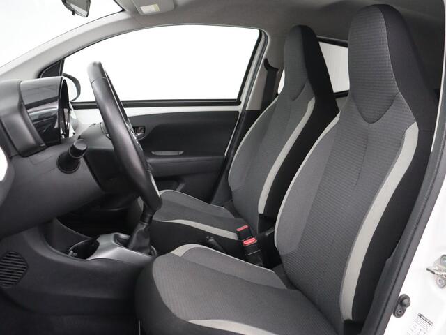 Toyota AYGO 1.0 VVT-i x-joy | Carplay | Camera | Cruise control | Climate control | Bluetooth | DAB